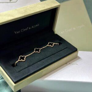 Van Cleef & Arpels Black Jadeite Black Flower Five-Flower Bracelet